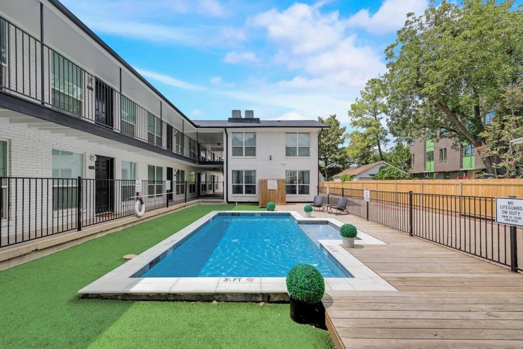 Dwell By Design & Arboretum Tickets Included Dallas Exterior photo
